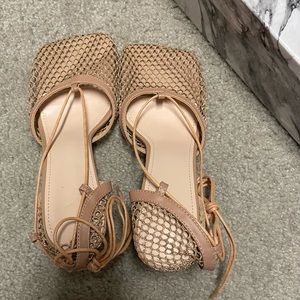 Pair of medium heel sandals size 39 women